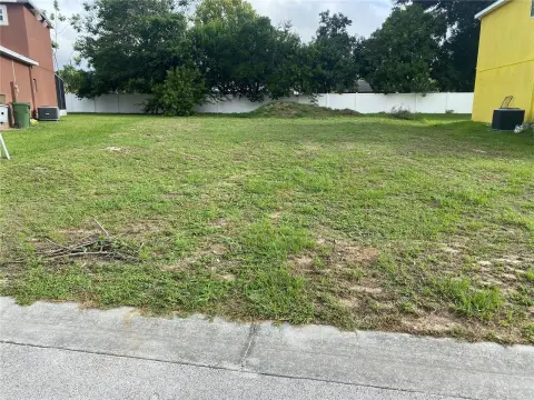 Residential Land in Winter Haven