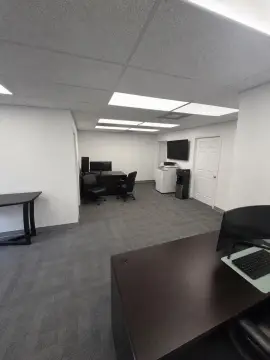Flex Space Warehouse with Grade-Level Door