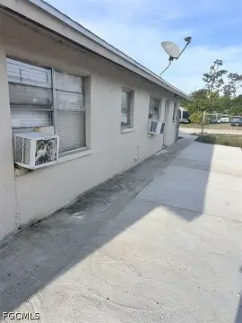 Well-Maintained Duplex in Fort Myers