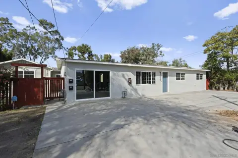 Two Detached Homes in Lemon