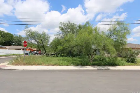 Residential Corner Lot in San Antonio