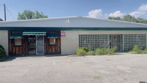 Flexible Highway-Front Retail Warehouse