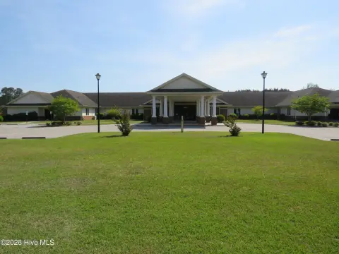 Assisted Living Facility with Dining