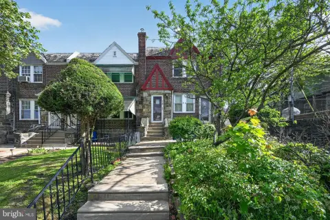 Well-Maintained Duplex with Natural Light