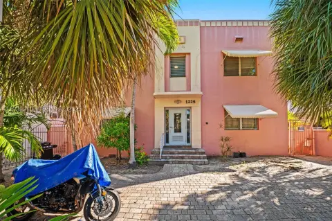 8-Unit Apartment Building