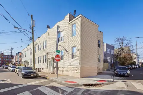 Four-Family Corner Residential Building