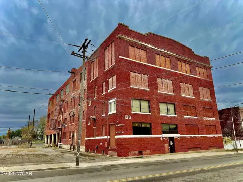 Warehouse with Rear Parking