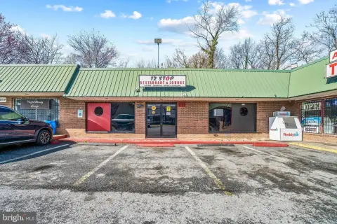 Versatile Retail/Commercial Space Available