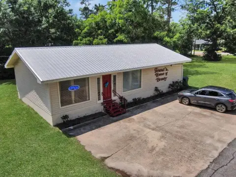 Colquitt Commercial Property with Salon