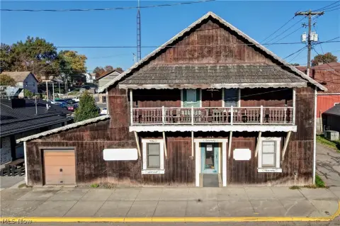 Mixed-Use Building with Apartment