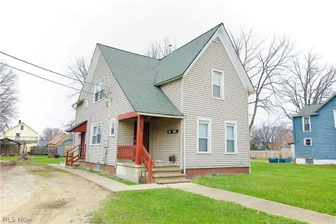 Income-Producing Duplex in Lorain, OH