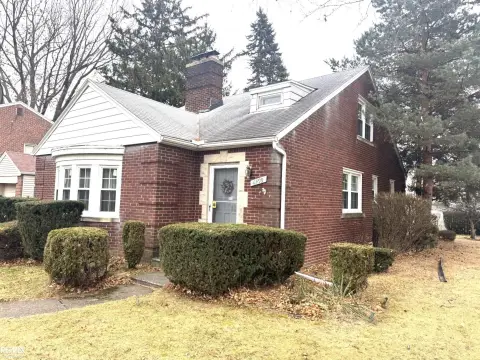 Multi-Family Home in Mount Clemens