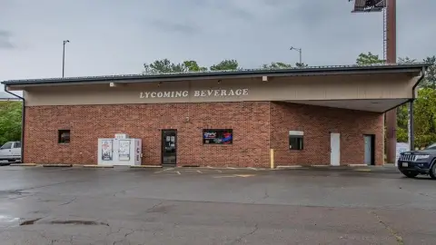 Versatile Commercial Building with Cooler