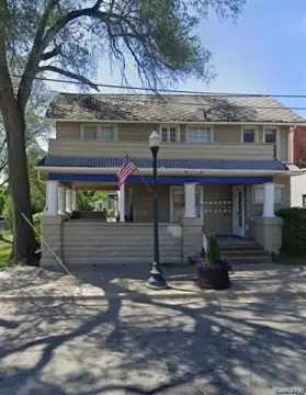 6-Unit Apartment Building