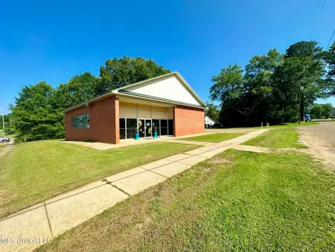 Corner Commercial Building in Summit