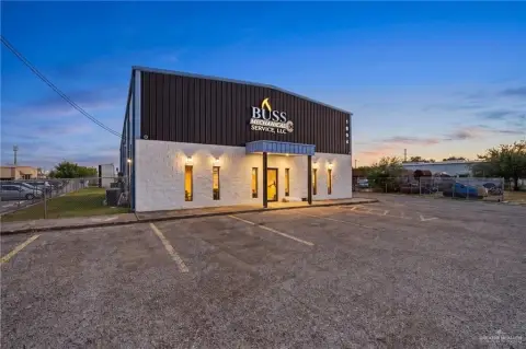 Industrial Flex Warehouse with Office