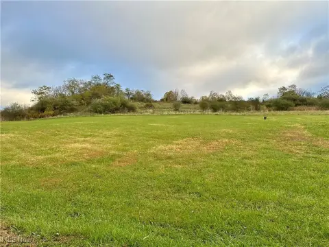 Secluded 1-Acre Homesite in Weirton