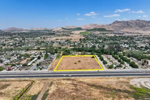 Land in Porterville, California