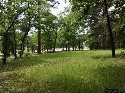 Tree-Covered Cul-de-Sac Home Lot