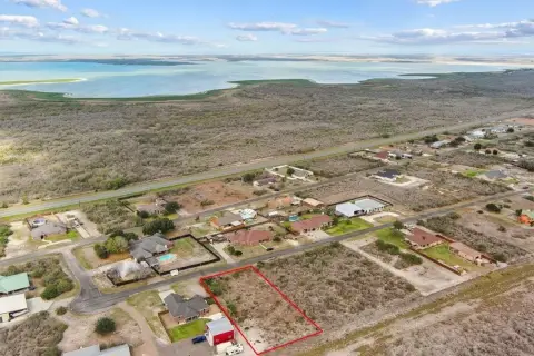 Half-Acre Lot Near Choke Canyon