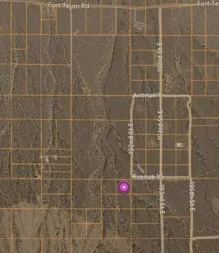 Land in Llano, California