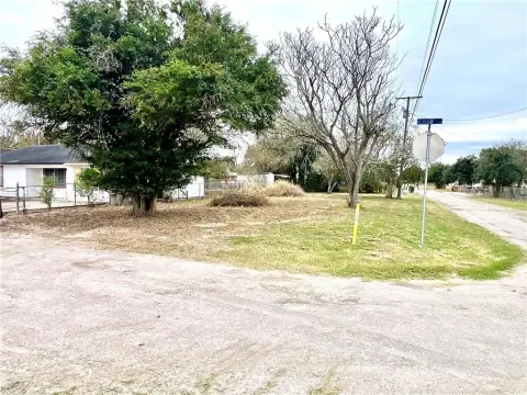 Residential Lot in Alice, TX