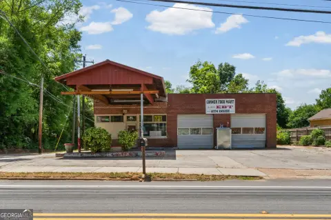 Commercial Building Near Downtown Newnan