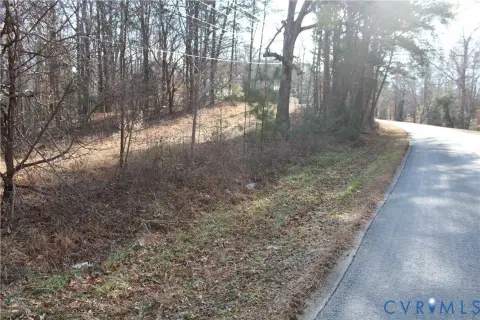 Wooded Acre Lot in Lanexa