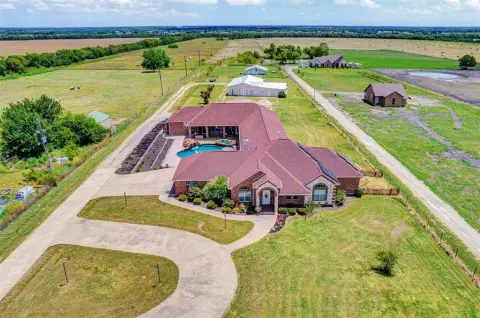 Farmersville Multi-Use Estate with Acreage