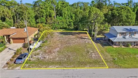 Land in San Carlos Park