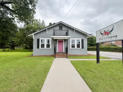 Salon Property with Private Rooms