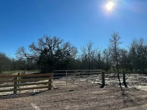 Residential Land in Waelder, Texas