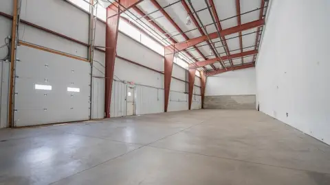 Dock-High Warehouse with Office