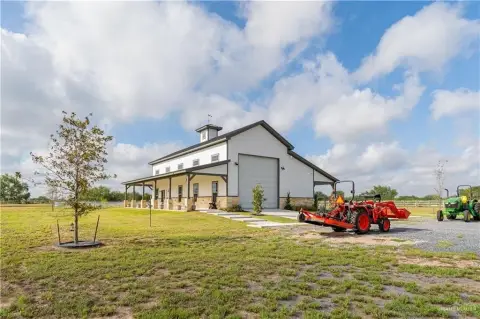 Equestrian Ranch Acreage with Barn