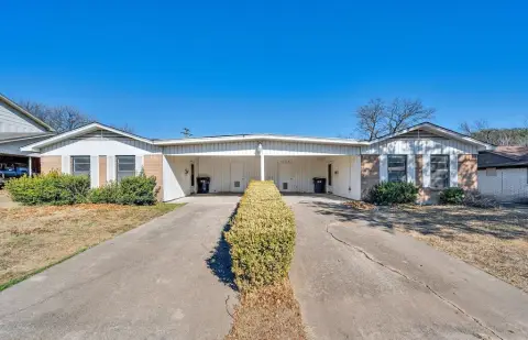 Two-Unit Duplex with Fenced Yards