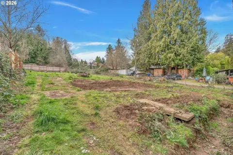 Remodeled Home Near Glendoveer Golf