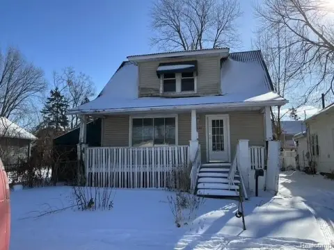 Vintage Farmhouse on Two Lots