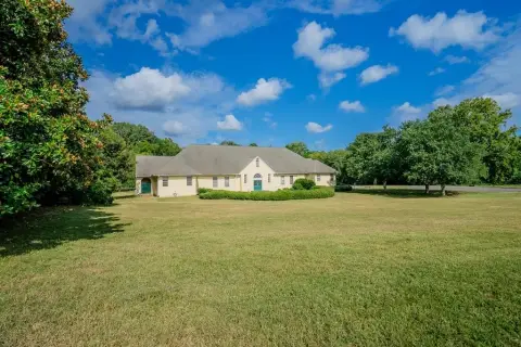 Dalton Commercial Building on 3.5-Acres