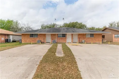 Edinburg Triplex with Modern Amenities
