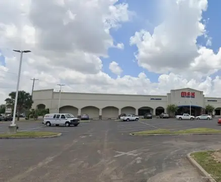 Retail Shell Space in Commercial Plaza