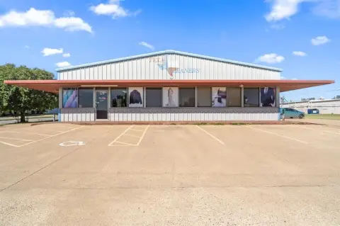 Versatile Commercial Building in Cleburne