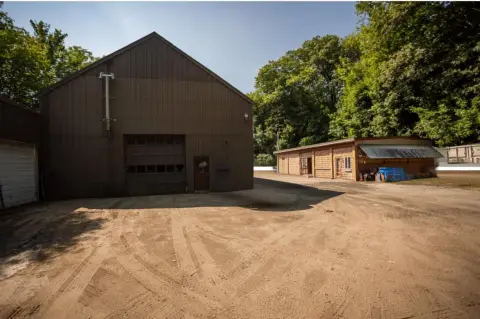Mixed-Use Garage and Office Property