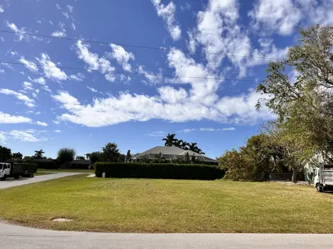 Marco Island Corner Lot