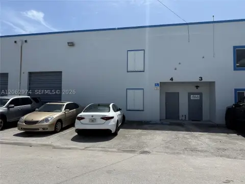 High-Ceiling Flex Office/Warehouse