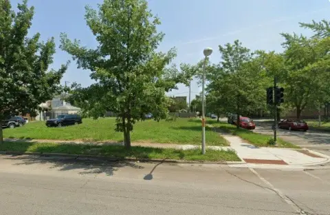 Expansive Corner Lot in Chicago