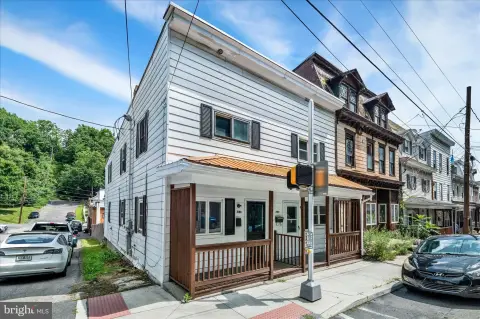 Two-Unit Duplex on Corner Lot