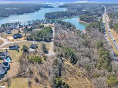 Buildable Lot Near Lake Hartwell