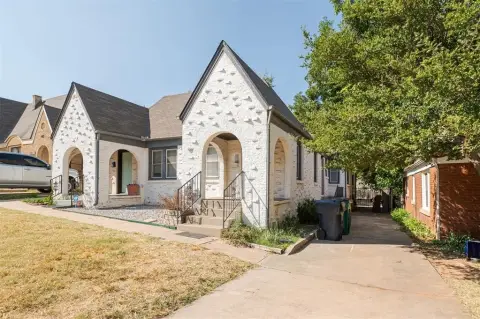 Oklahoma City Duplex with Hardwood