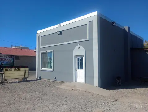 Bar and Pub with Liquor License