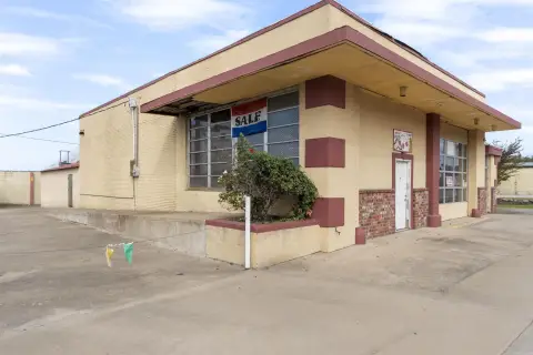Concrete-Floor Specialty Building